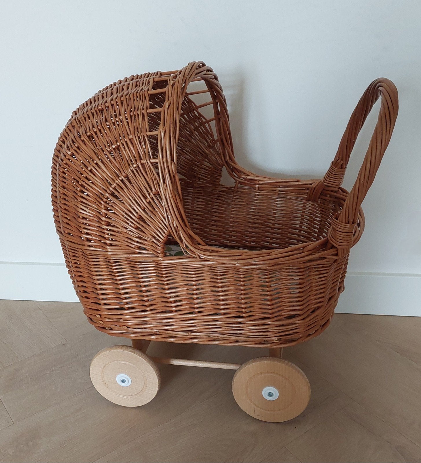 Dille & Kamille rieten poppenwagen, Kinderen en Baby's, Speelgoed | Poppen, Nieuw, Babypop, Ophalen