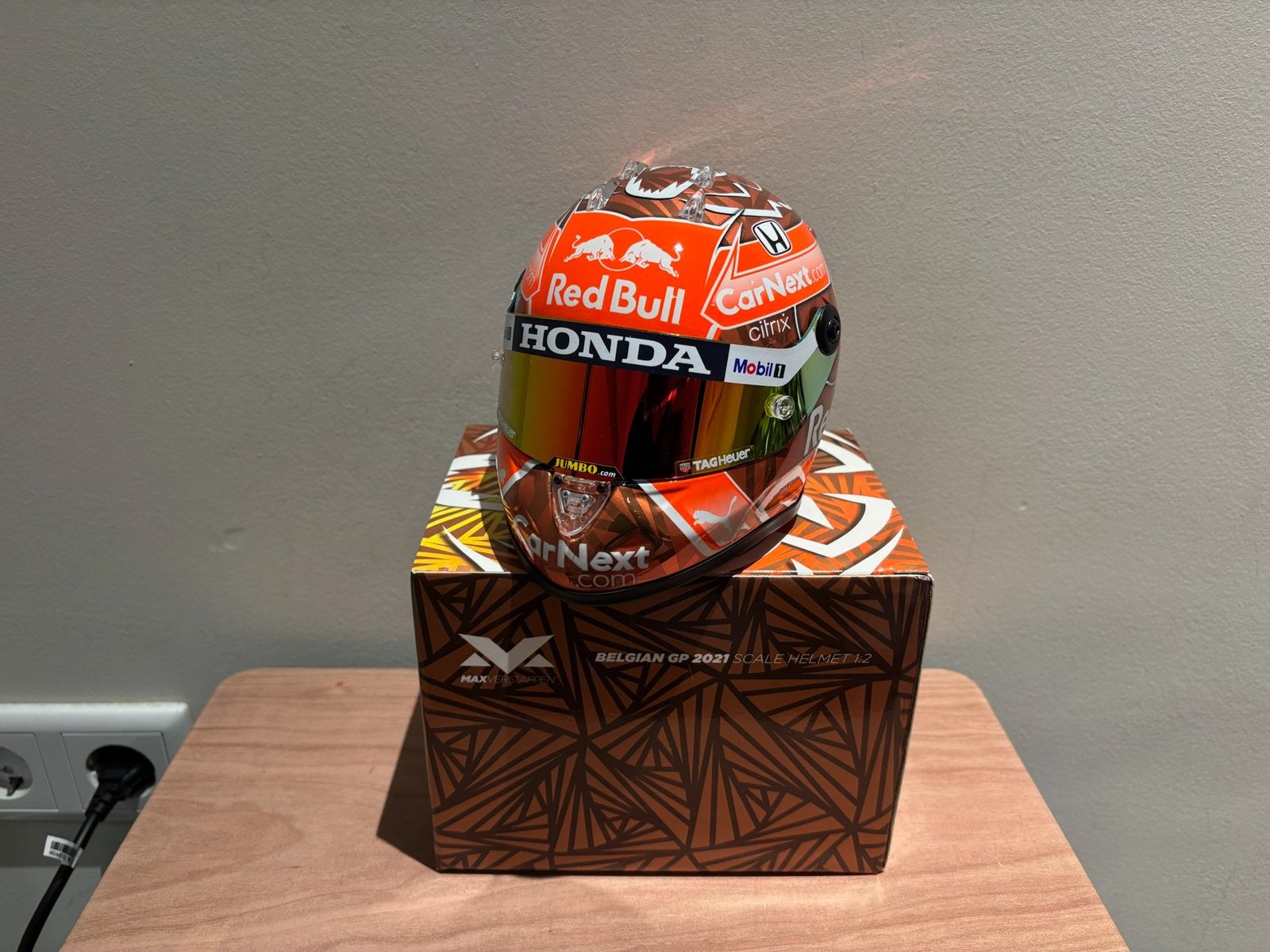 Max verstappen helm 1:2 spa 2021, Ophalen of Verzenden, Zo goed als nieuw, Formule 1