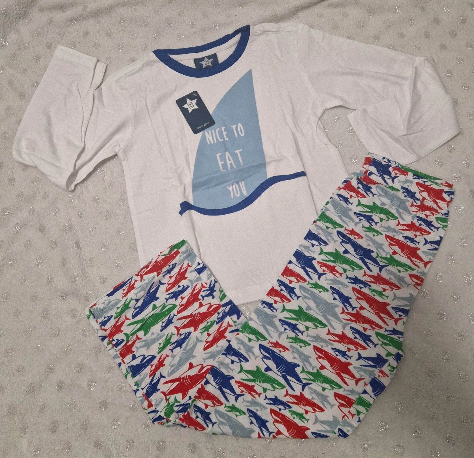 Nieuwe jongens pyjama haai / sharks (maat 128/134), Ophalen of Verzenden, Nieuw, Overige maten, Wit