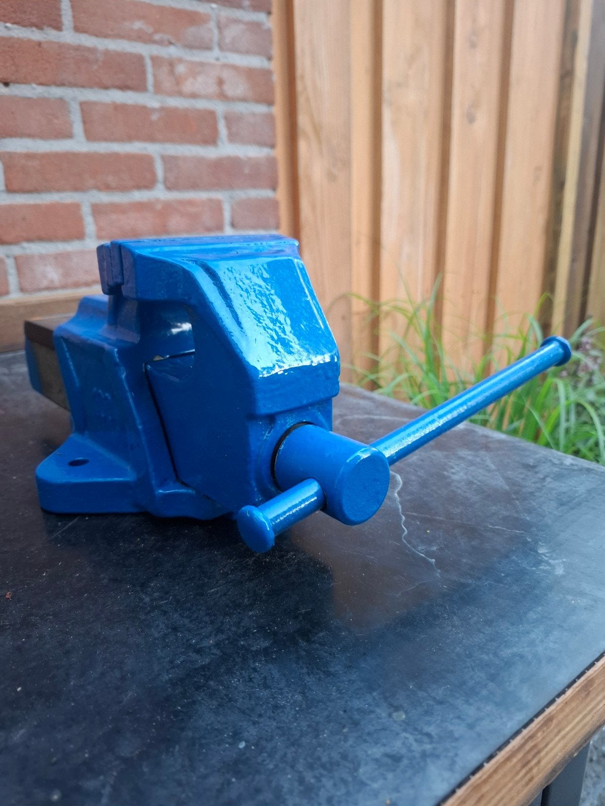 Stevige bankschroef, blauw, 100mm bekbreedte, Ophalen, Gebruikt, Bankschroef, Overige merken