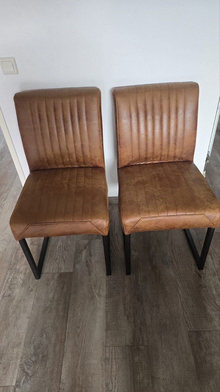 2 micro lederen eetkamer stoelen van De Bommel, Ophalen, Gebruikt, Twee, Bruin