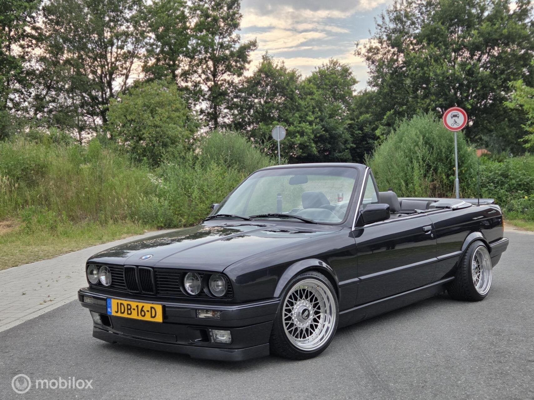 BMW 3-serie E30 Cabrio 320i 6cilinder 2e eigenaar, Achterwielaandrijving, Gebruikt, Zwart, Leder