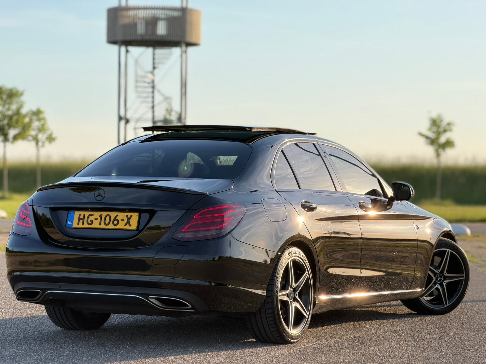 Foto 5 van Mercedes-Benz C350e 211PK | Pano | Burmester | 360 Camera