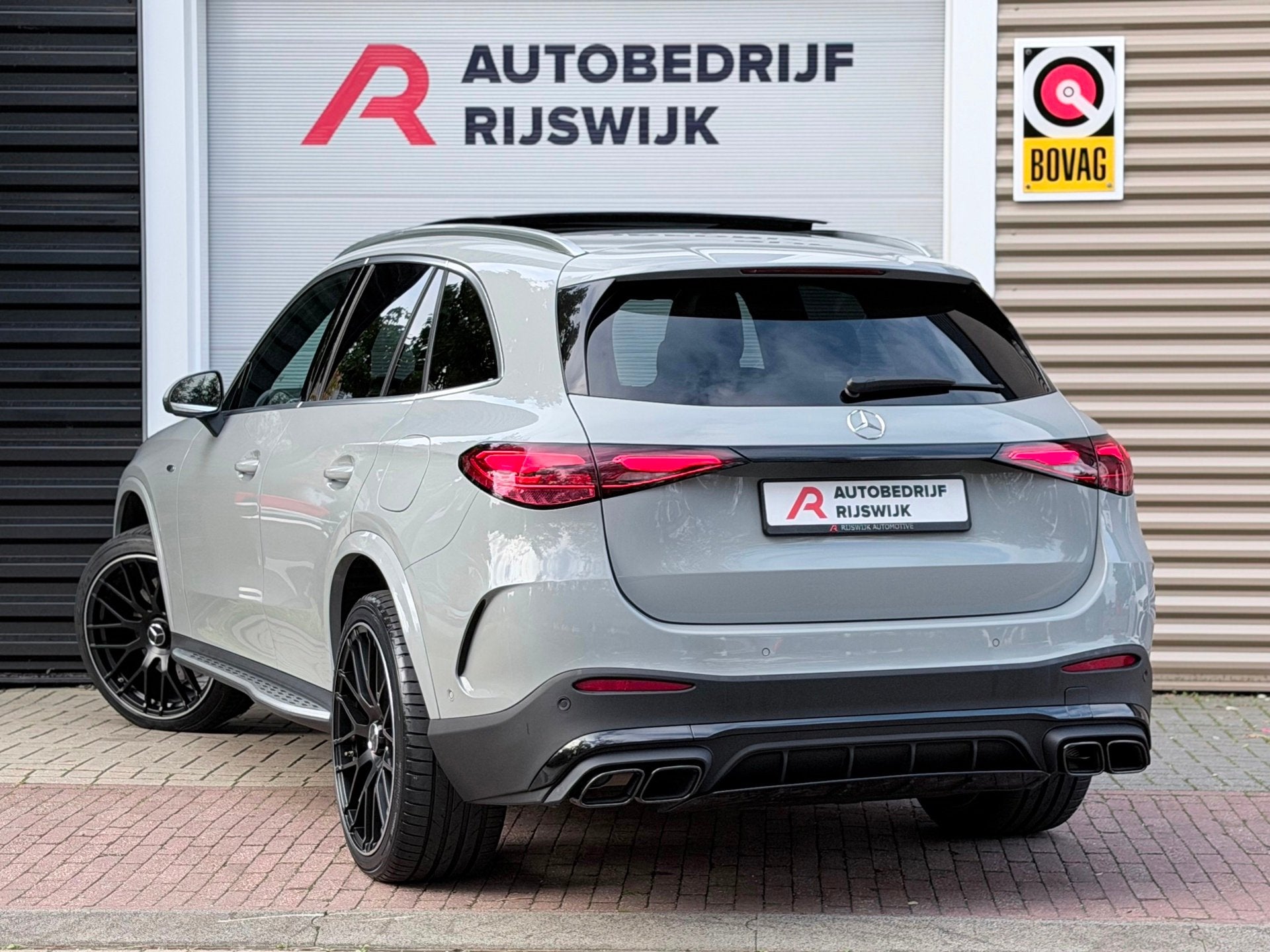 Foto 3 van Mercedes-Benz GLC-klasse 300e 4MATIC AMG 63 S Pano/Memory/36