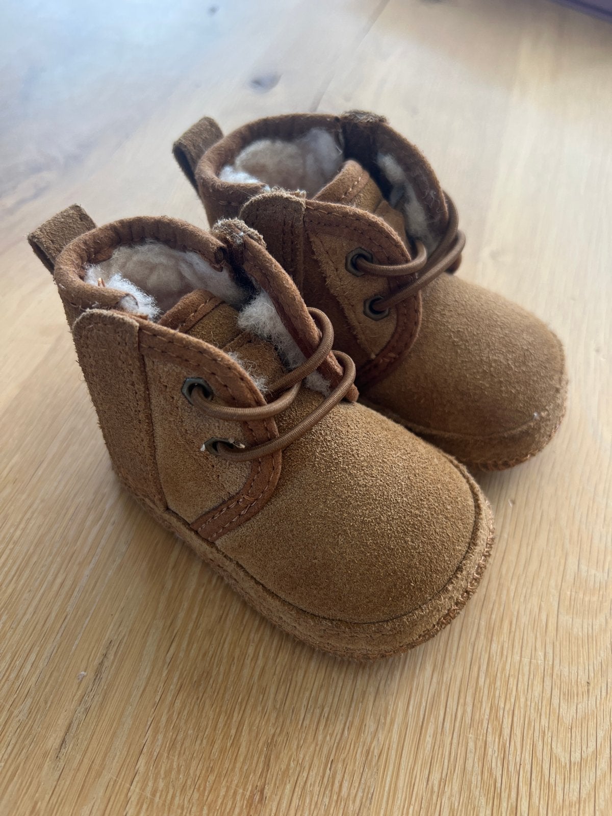 UGG Baby classic unisex - chestnut - Nieuw maat 16, Kinderen en Baby's, Jongetje of Meisje, Laarsjes, Nieuw, Ophalen of Verzenden
