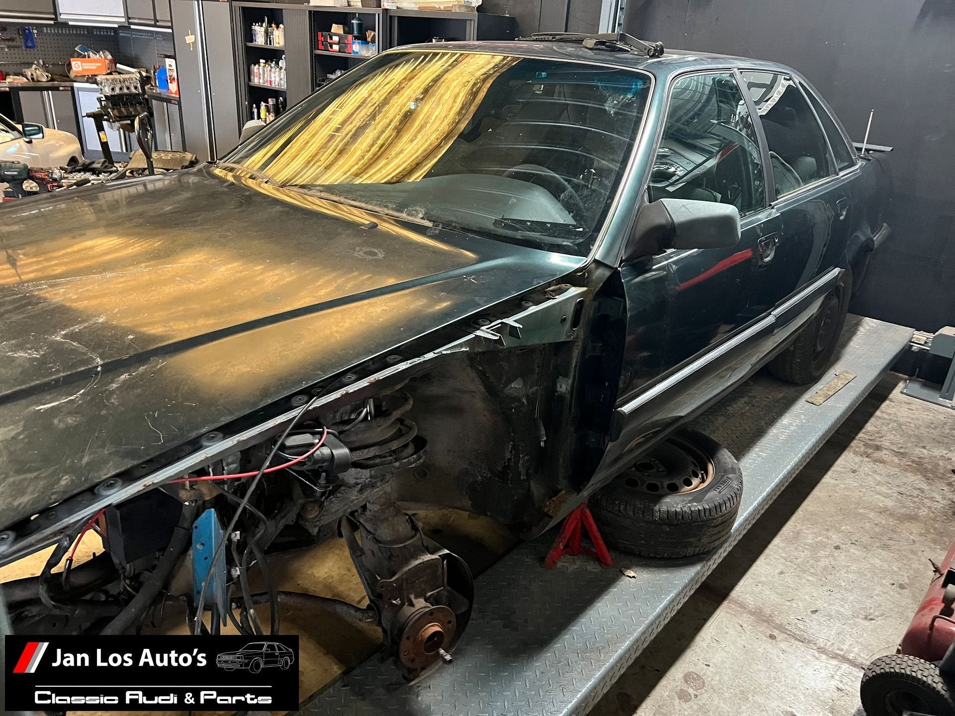 Audi V8 C3 Typ 44  kaal chassis rolbaar  carrosserie, Ophalen, Gebruikt, -, Audi