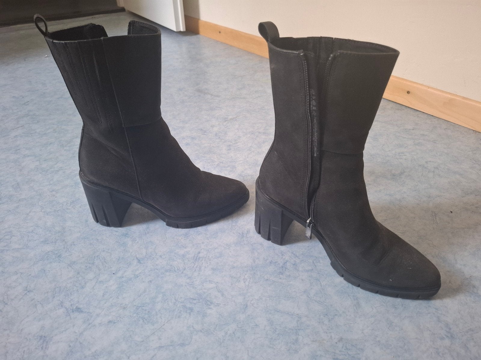 Laars iets hoger enkel 38 zwart marco tozzi ook in bruin, Zwart, Lage of Enkellaarzen, Marco Tozzi, Ophalen of Verzenden