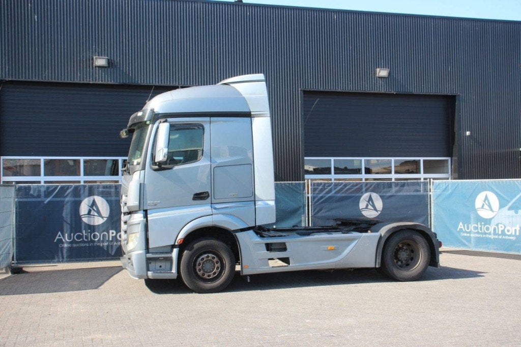 Veiling: Vrachtwagens en Opleggers, Auto's, Vrachtwagens, Bedrijf, Te koop
