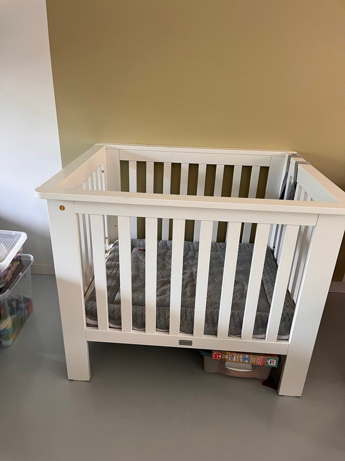 Wit houten ledikantje voor baby of peuter, Ophalen, Gebruikt, Ledikant