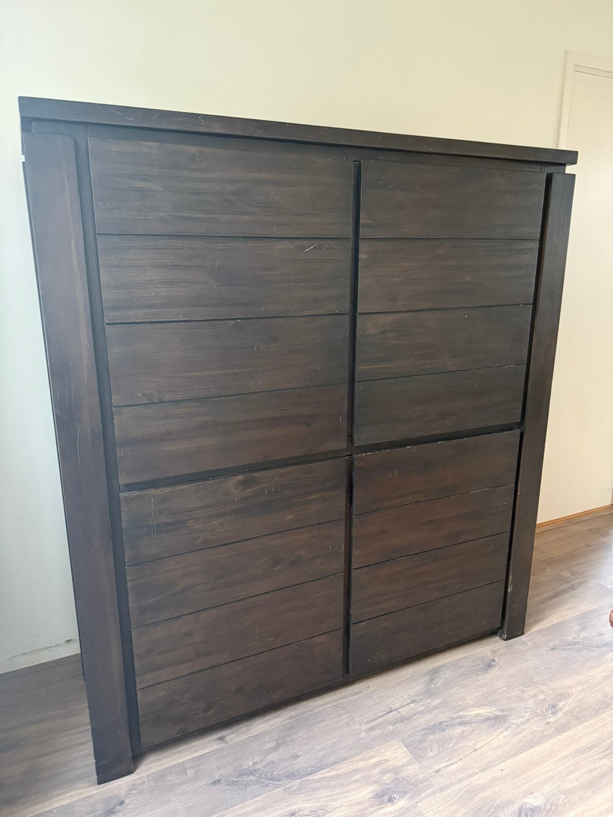 Robuuste massieve  acacia kast Japandi style, met krassporen, Ophalen, Gebruikt, 50 tot 75 cm