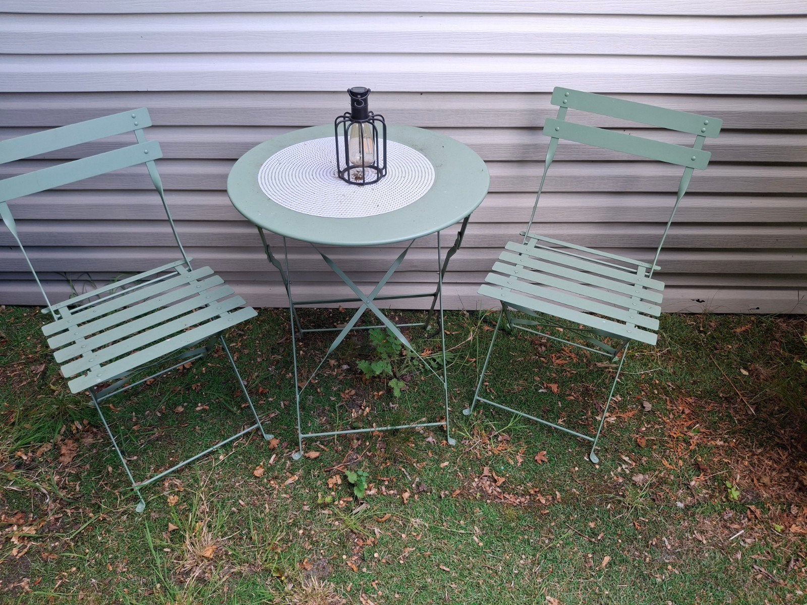Groene bistro set - 2 stoelen en 1 tafel, Tuin en Terras, 2 zitplaatsen, Gebruikt, Bijzettafel, Aluminium