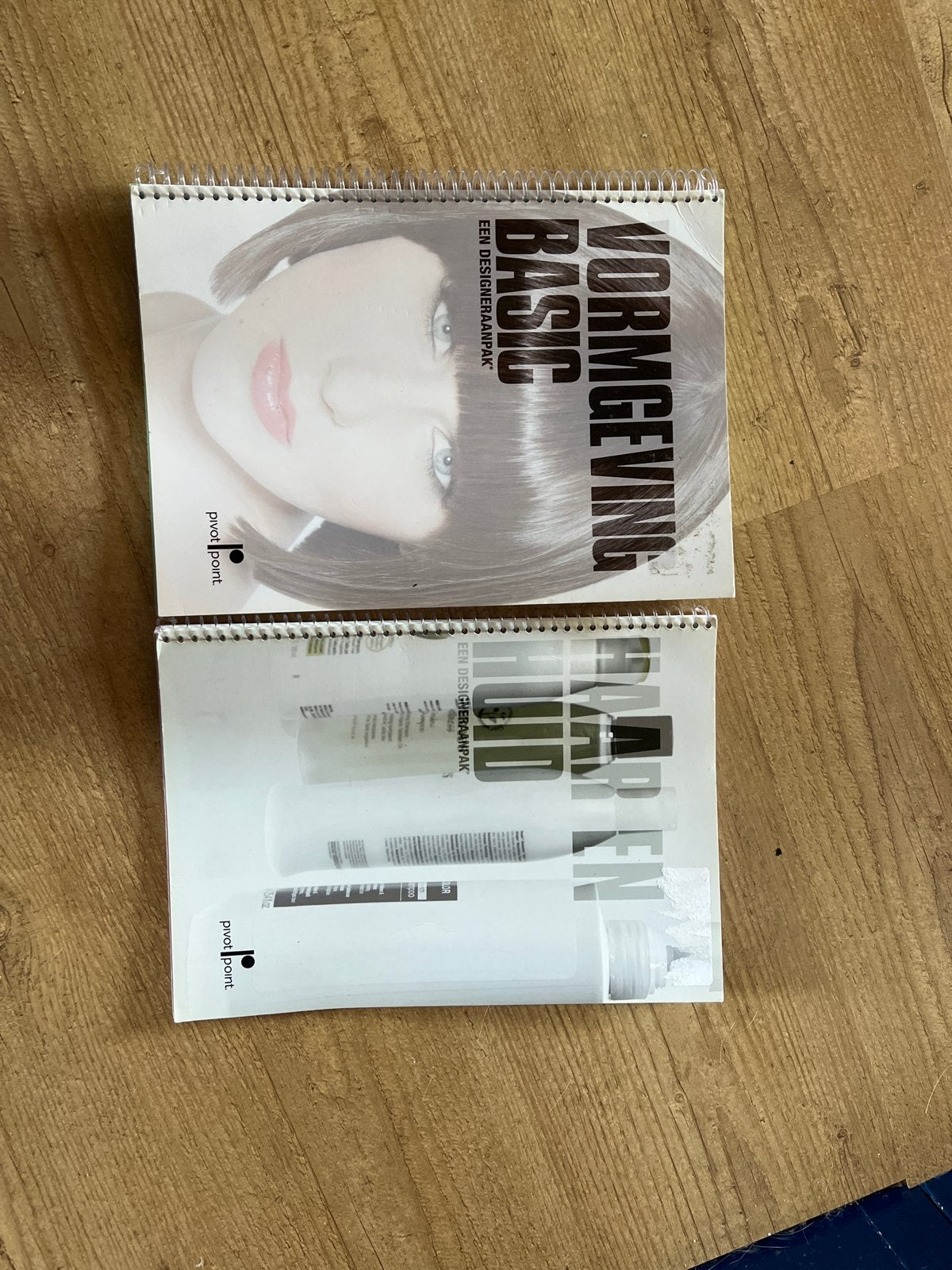 Kappers Lesboeken Pivot Point: Vormgeving Basic & Haar en Hu, Ophalen of Verzenden, Zo goed als nieuw, MBO