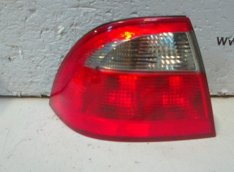 Achterlicht Links buitenzijde Saab 9-5 (YS3E) 2003 5142195, Auto-onderdelen, Verlichting, Saab-de-info@saabgroup.com, Gebruikt