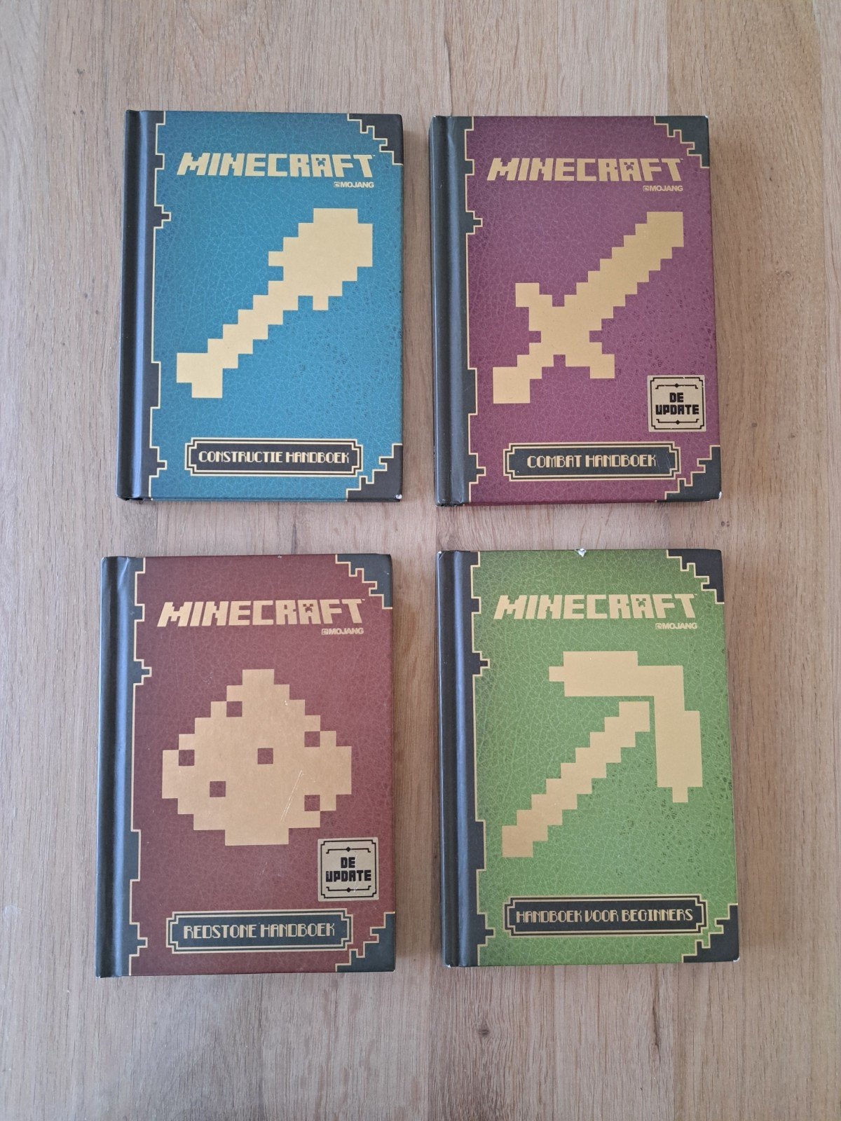 Minecraft Handboeken Set - 4 Boeken, Ophalen of Verzenden, Zo goed als nieuw, Mojang AB, Non-fictie