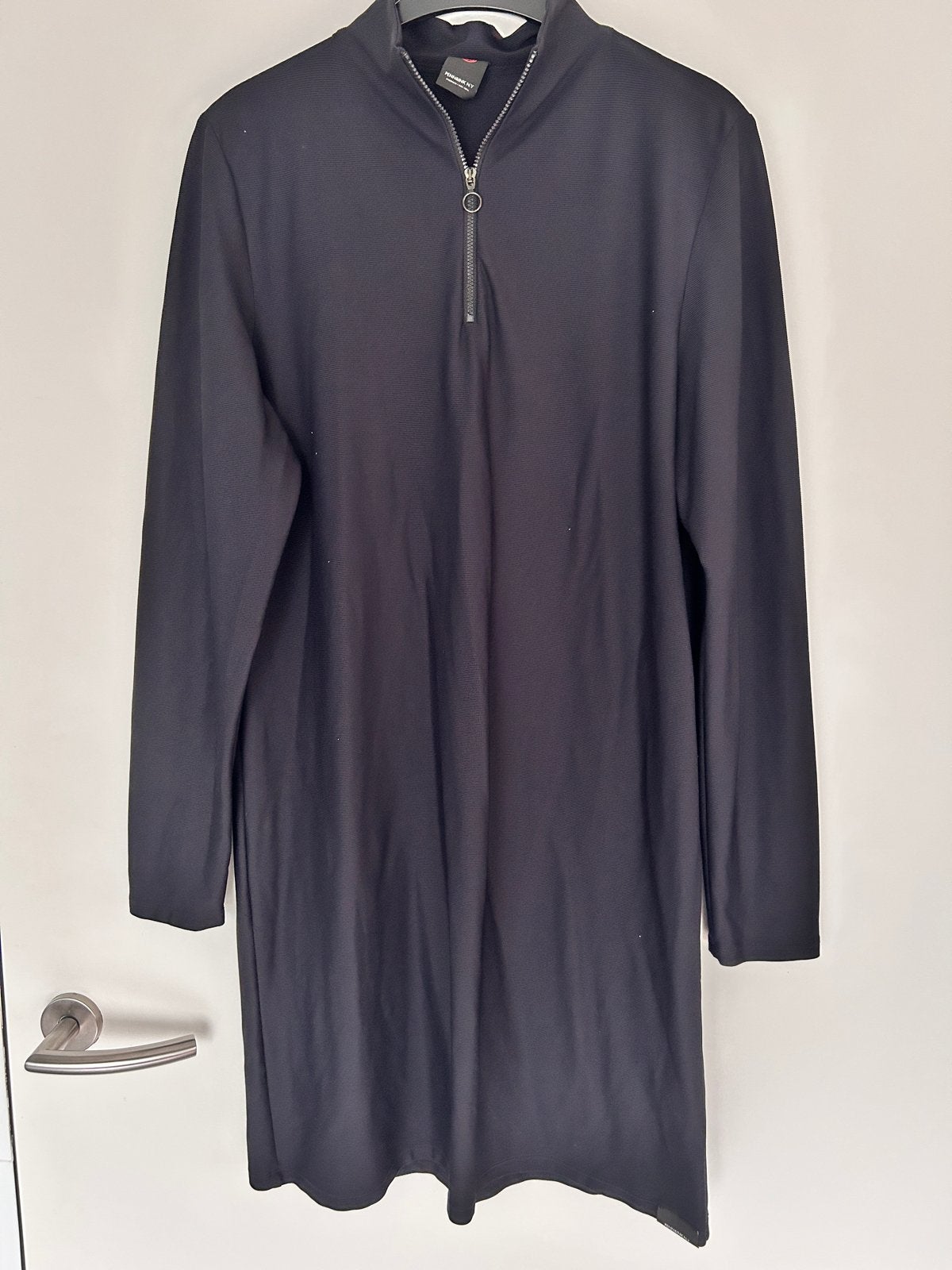 Zwarte jurk met rits van Penn&Ink N.Y. (Maat 40), Ophalen of Verzenden, Zo goed als nieuw, Zwart, Boven de knie