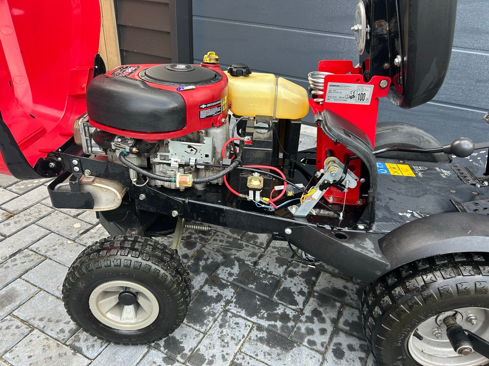 Foto 9 van Mountfield 2125H Zitmaaier - Frontmaaier stiga castel garden