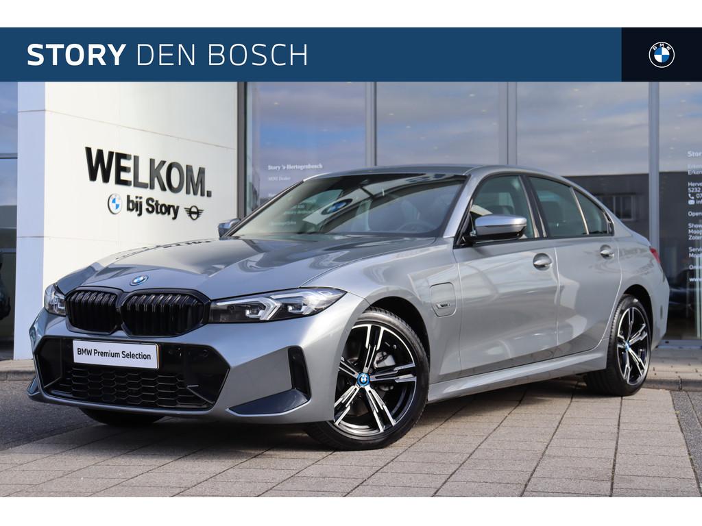 BMW 3 Serie 330e M Sport Automaat / Sportstoelen / Parking A, 1998 cc, Achterwielaandrijving, Gebruikt, 4 cilinders