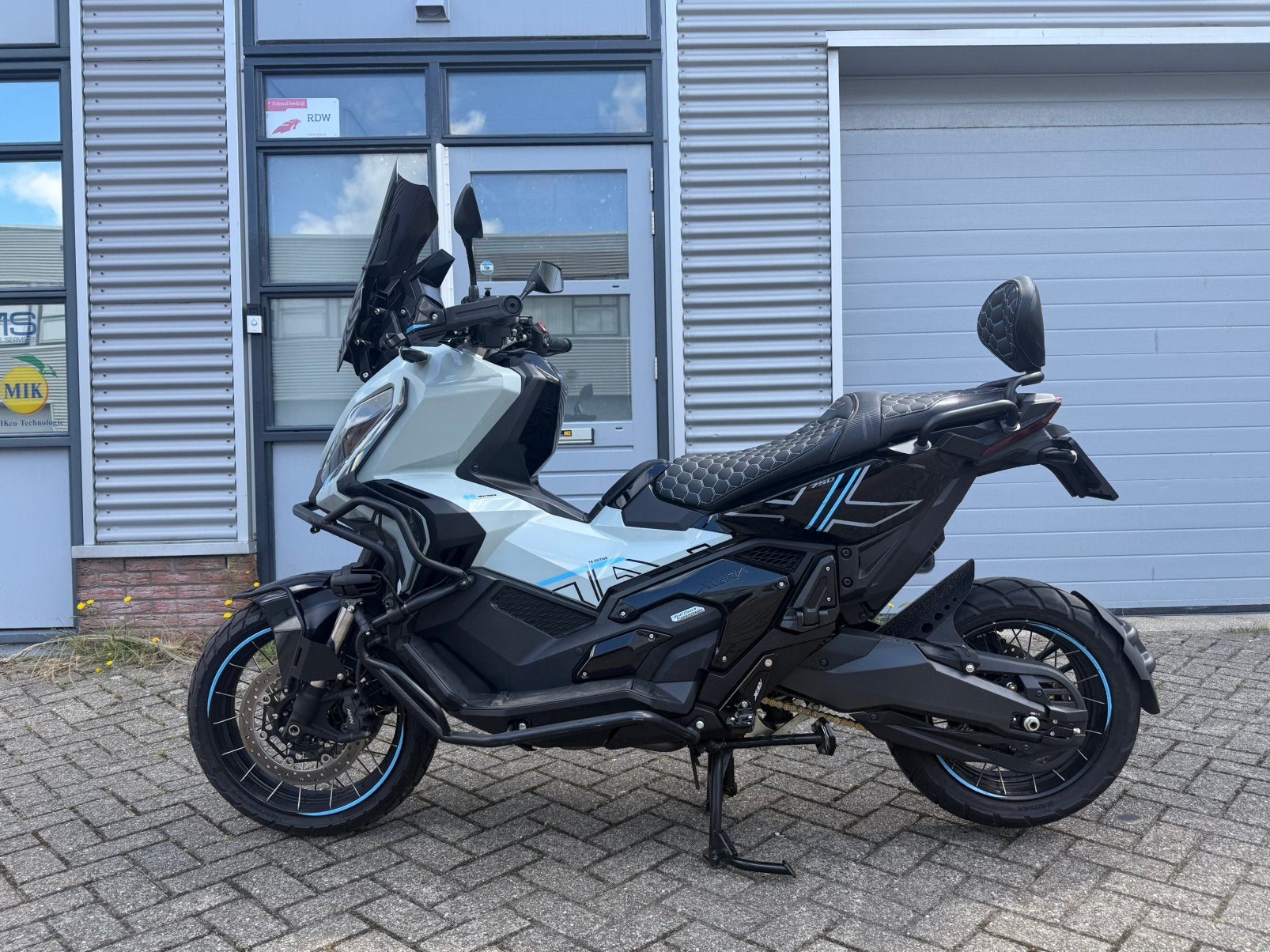 Honda X Adv 750 Pico Blue Akrapovic carbon Full option 2024, Motoren, Motoren | Honda, 750 cc, Occasion, Motorrijbewijs A, Bedrijf