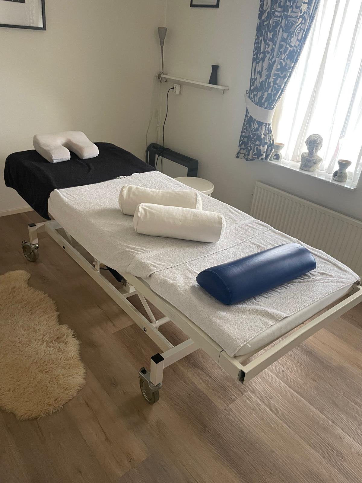 ELECTRISCH BEDIENBARE MASSAGETAFEL, Ophalen, Zo goed als nieuw, Massagetafel