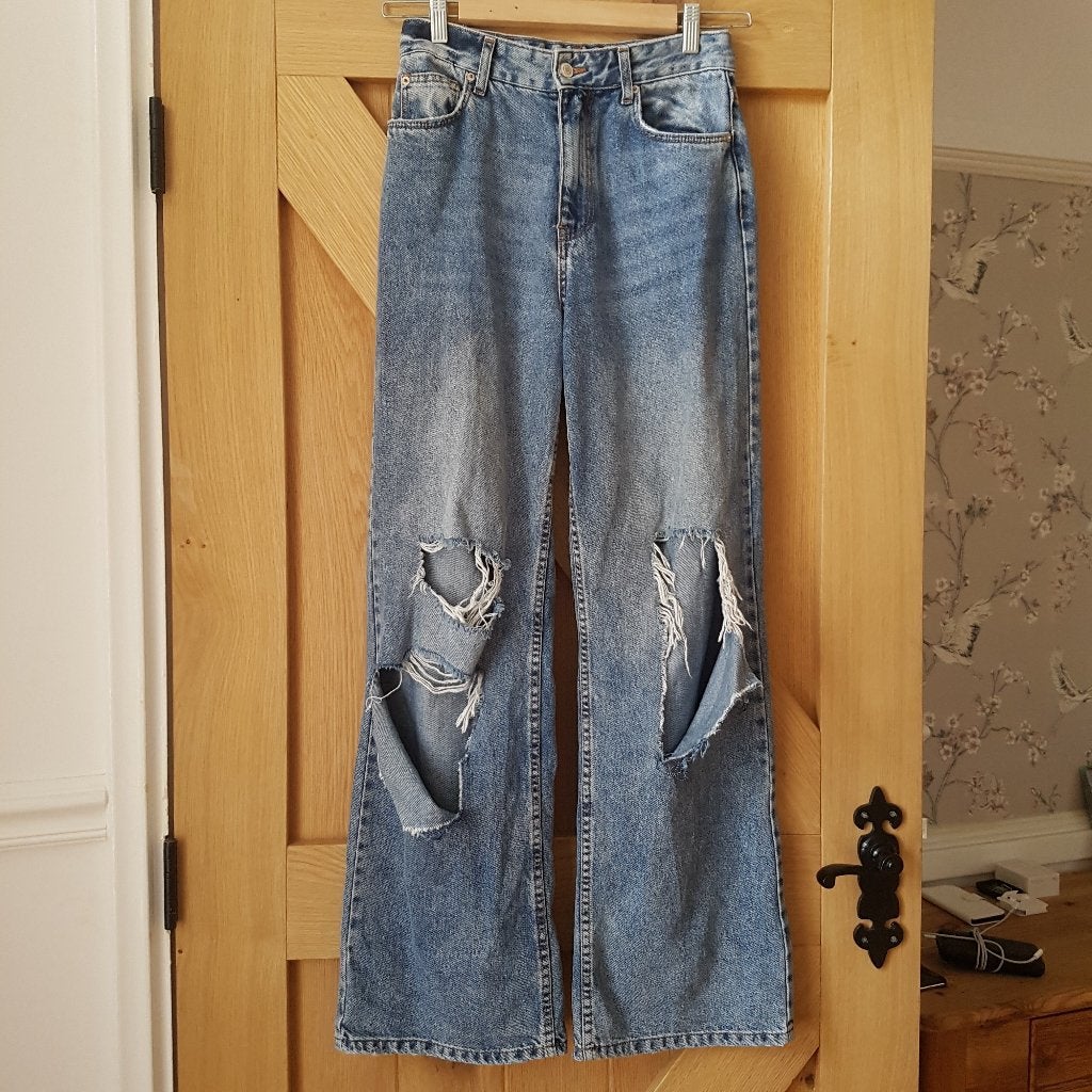 Bershka spijkerbroek Maat 36 The 90's Binnenbeen lengte 80cm, Ophalen of Verzenden, Nieuw, Blauw, W28 - W29 (confectie 36)