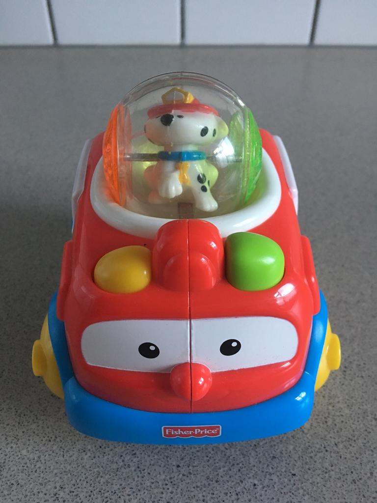 Fisher price brandweerauto met hond in bal Roll-a-round, Ophalen of Verzenden, Zo goed als nieuw
