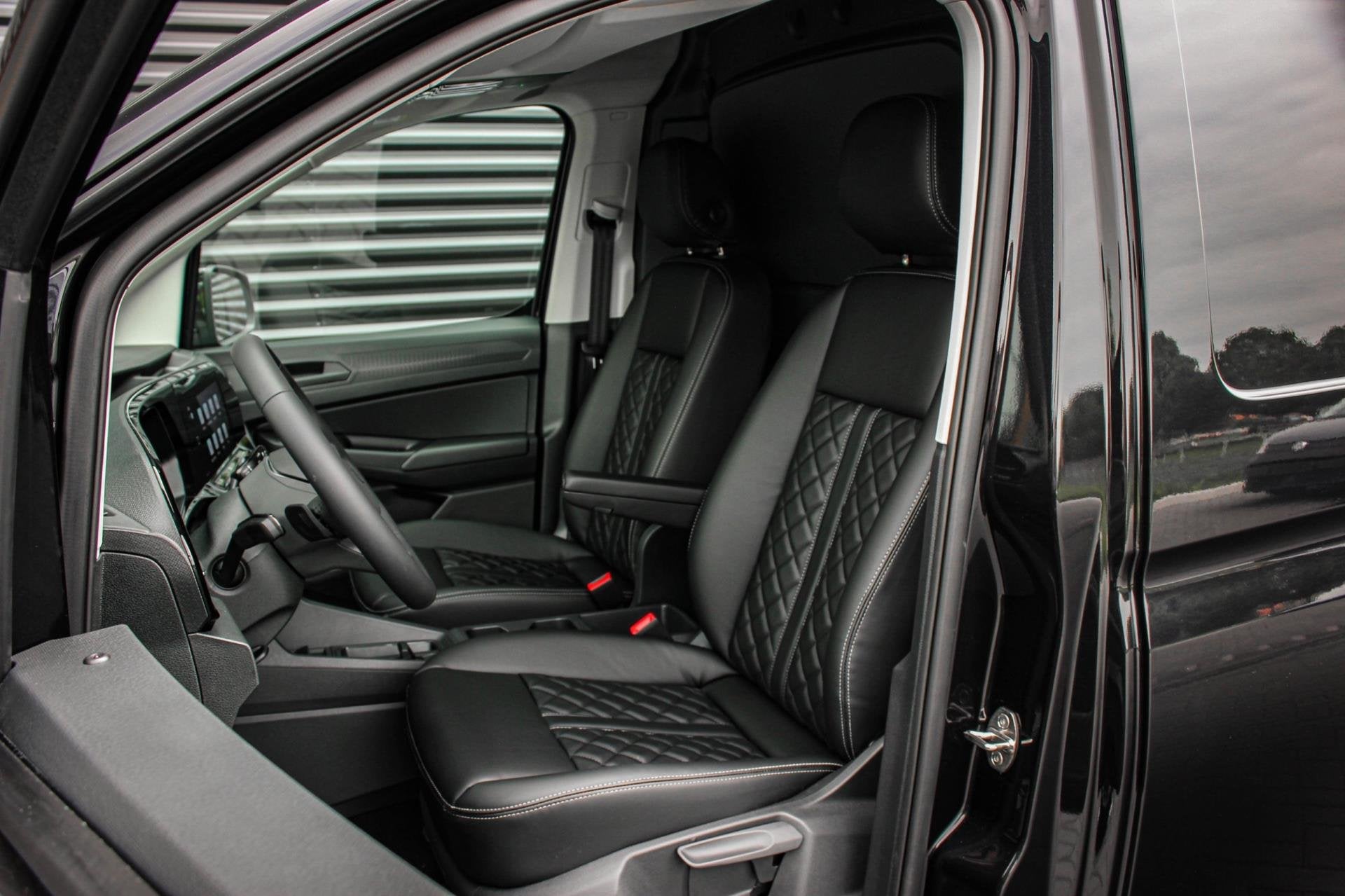 Volkswagen Caddy Cargo 2.0 TDI 122PK DSG JB- EDITION / MAXTR, Gebruikt, Zwart, 4 cilinders, Volkswagen