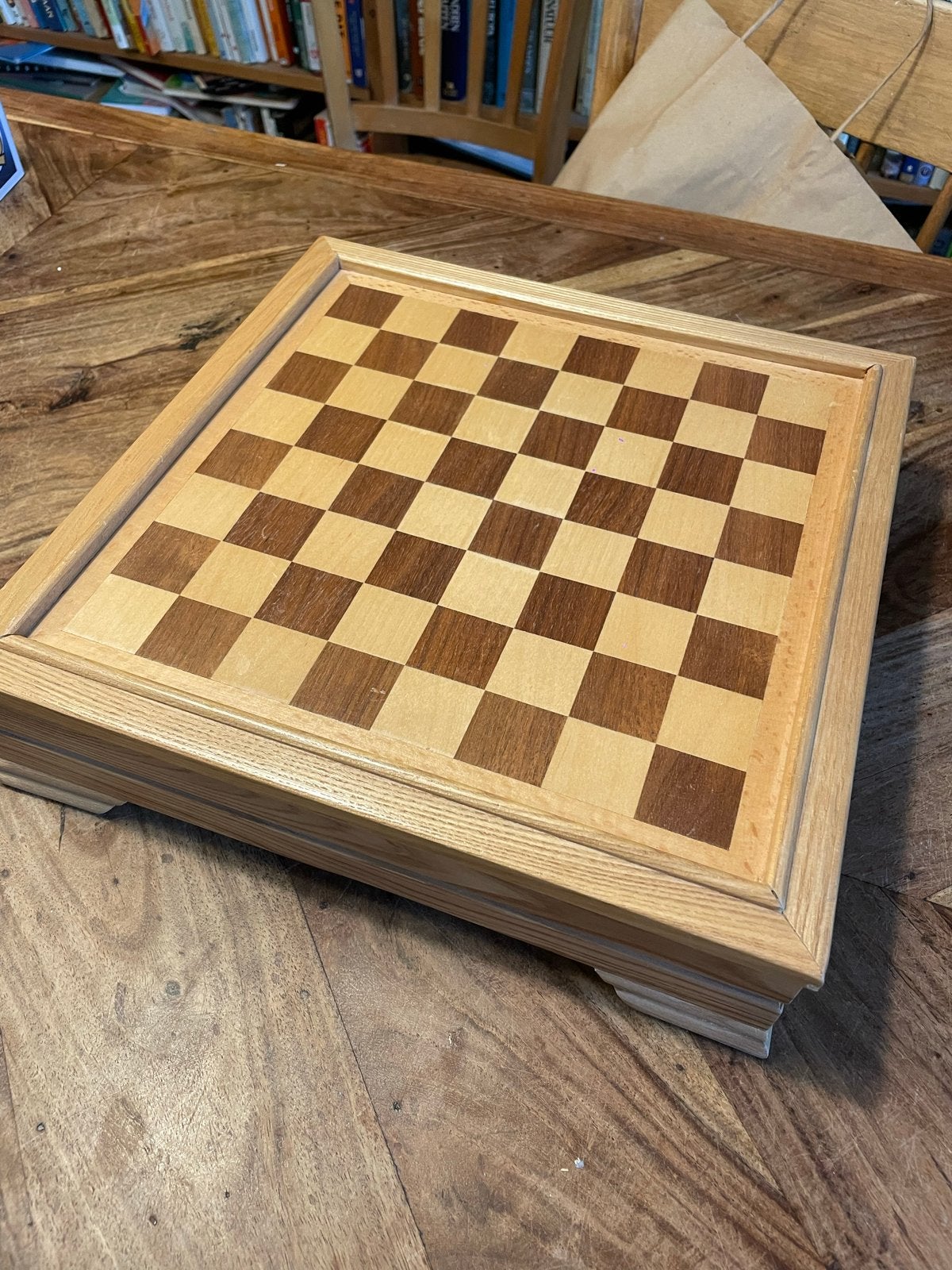 Spellen kist. Schaken, Backgammon & Meer, Een of twee spelers, Ophalen of Verzenden, Zo goed als nieuw