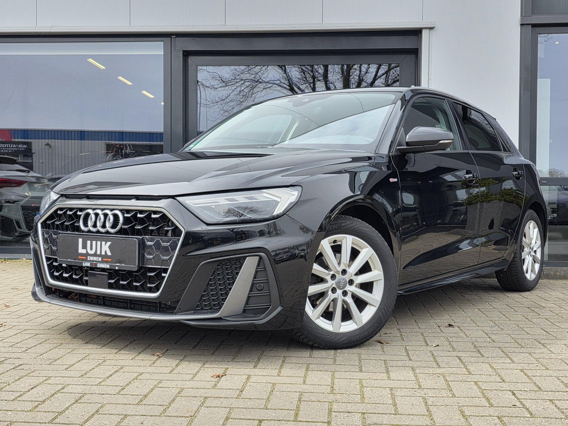 Audi A1 Sportback 30 TFSI Advanced + LED + CRUISE + S-LINE +, Stof, Zwart, 116 pk, Zwart
