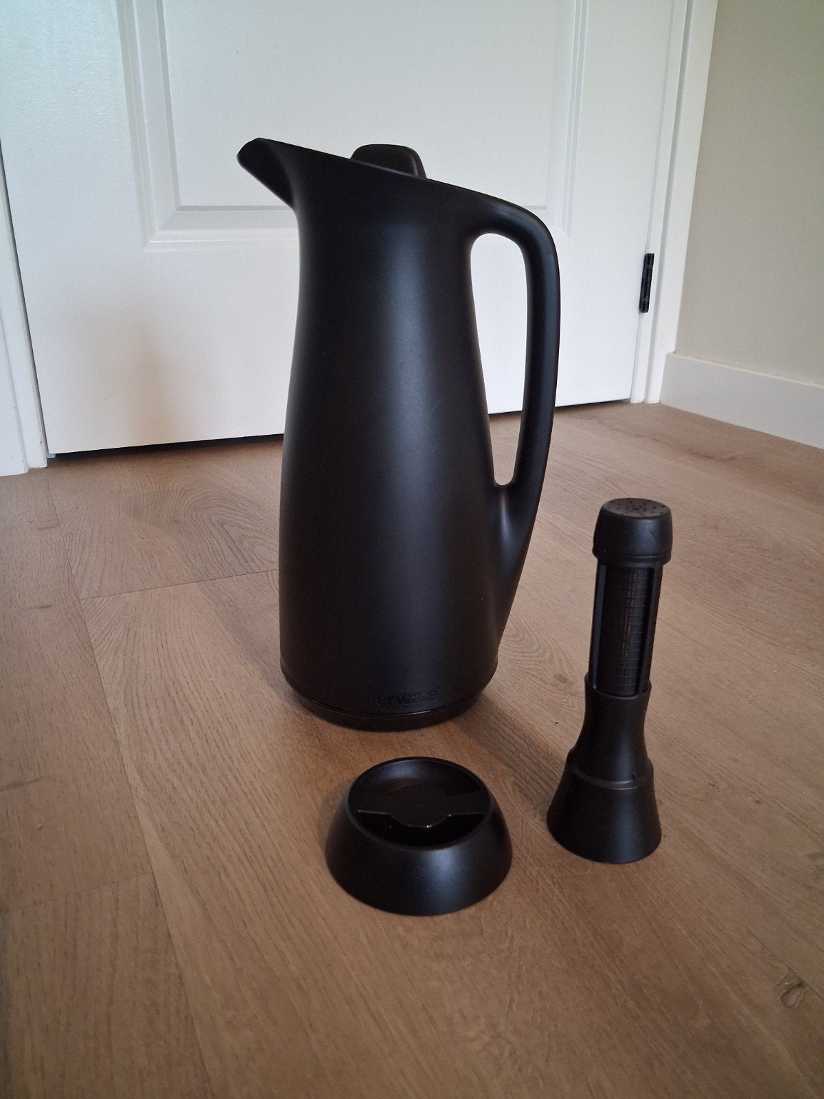 Tupperware thermoskan 1L met losse thee inzet, Overige typen, Ophalen of Verzenden, Zo goed als nieuw, Zwart
