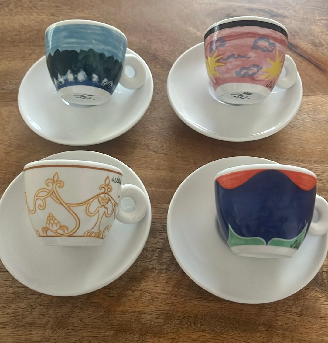 illy Art Collection (Simone Meentzen ) 4 kopjes en schotels, Ophalen of Verzenden, Zo goed als nieuw, Porselein, Kop en/of schotel