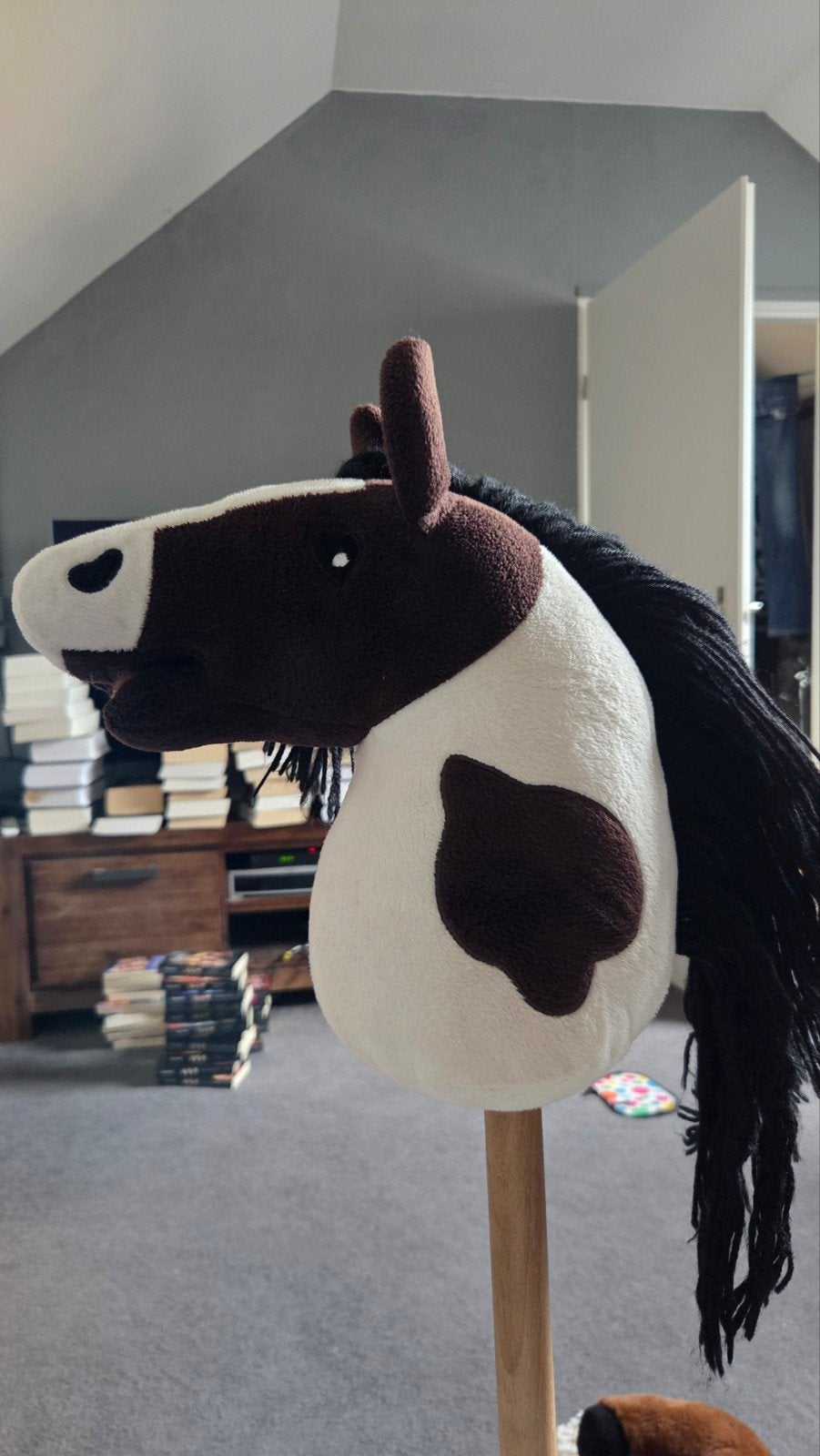hööks Hobbyhorse bruin/wit met zwart haar, Ophalen of Verzenden, Zo goed als nieuw
