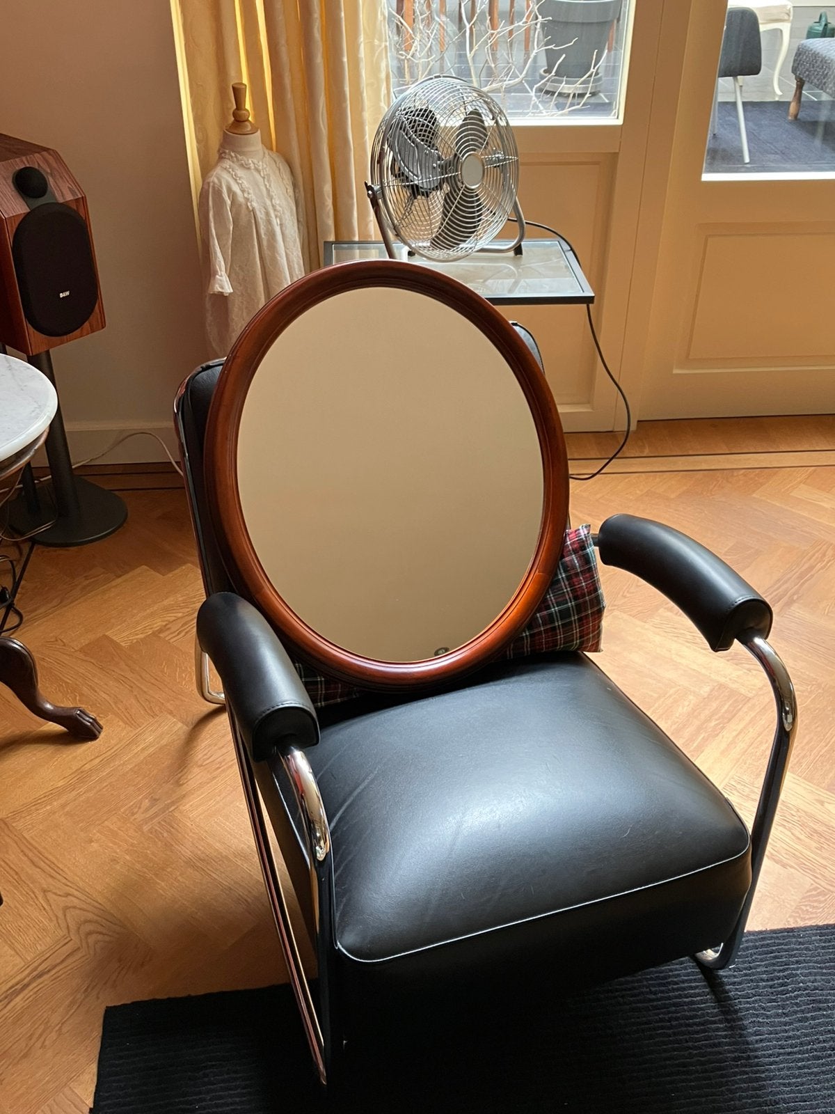 Stijlvolle grote ovale spiegel Houten lijst, Ophalen, Zo goed als nieuw, Minder dan 75 cm, Minder dan 50 cm