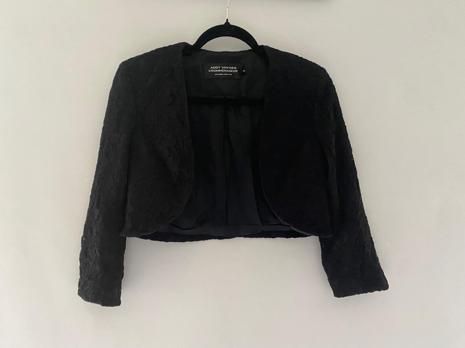 Addy van den Krommenacker Zwarte Kanten Bolero | Maat 36 |, Zwart, Ophalen of Verzenden, Zo goed als nieuw, Jasje