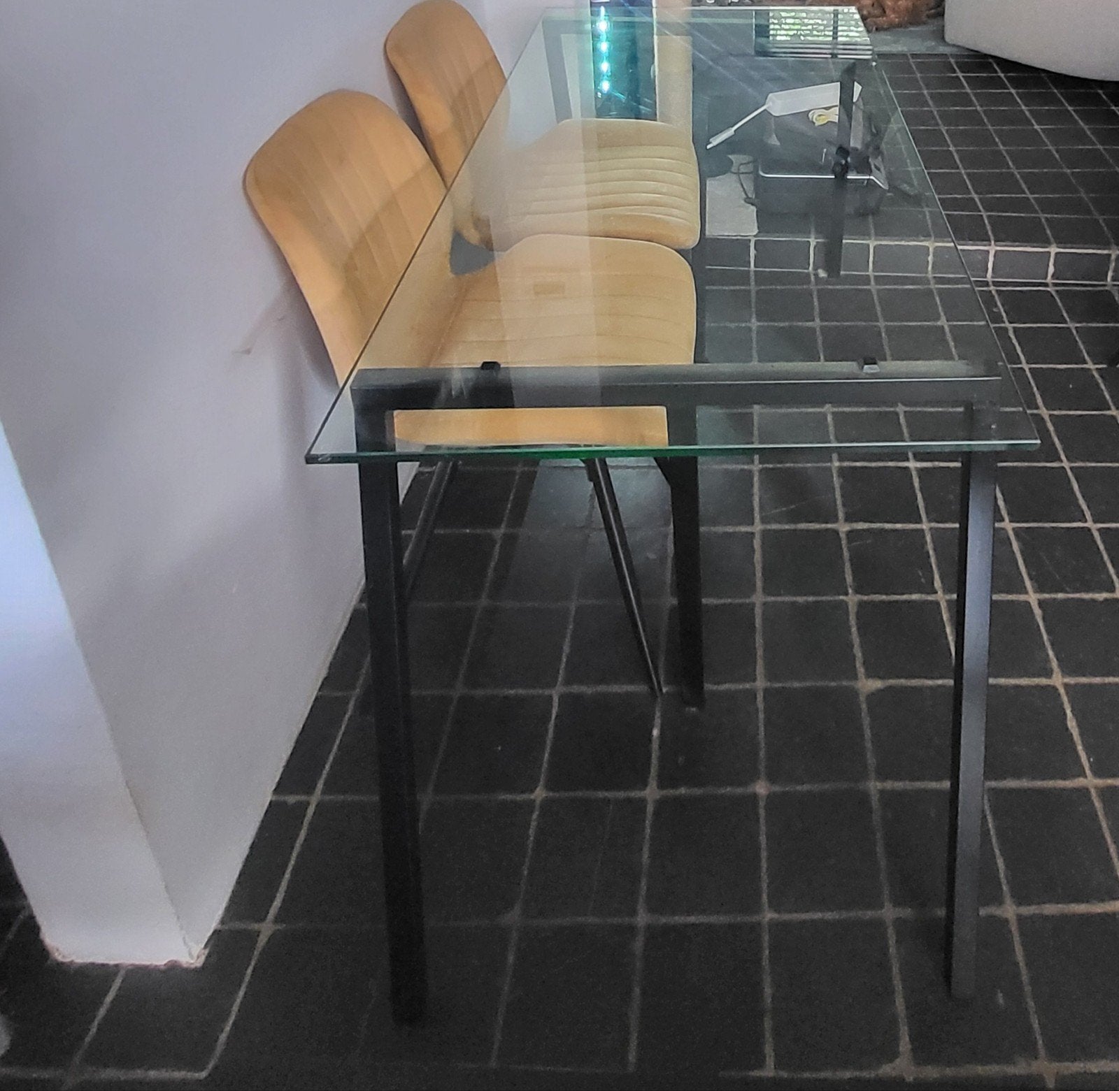 Glazen eettafel met metalen onderstel, Huis en Inrichting, Tafels | Eettafels, Ophalen, Gebruikt, 100 tot 150 cm, 50 tot 100 cm