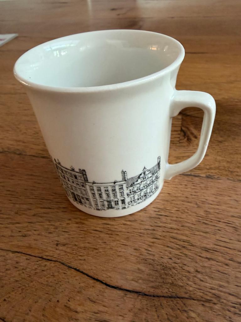 Villeroy & Boch Kopje met Amsterdamse grachtenpanden, Gebruikt, Keramiek, Ophalen of Verzenden, Overige stijlen