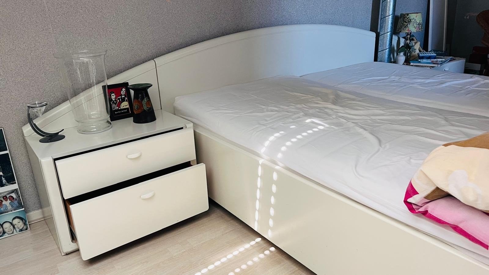 Hulsta 2-persoonsbed 180x200cm met verstelbaar hoofdeinde, Huis en Inrichting, Ophalen, Wit, Tweepersoons, 180 cm