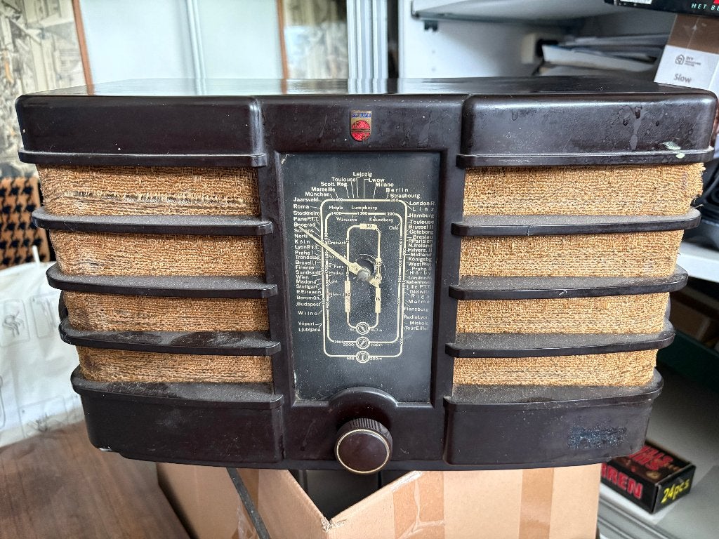 Antieke Philips 215 HU‑17 buizenradio (1939), Ophalen