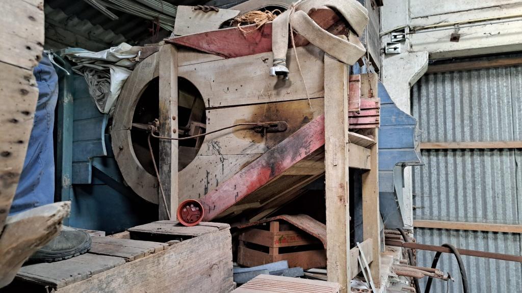 Oude graanmolens, Antiek en Kunst, Antiek | Gereedschap en Instrumenten, Ophalen