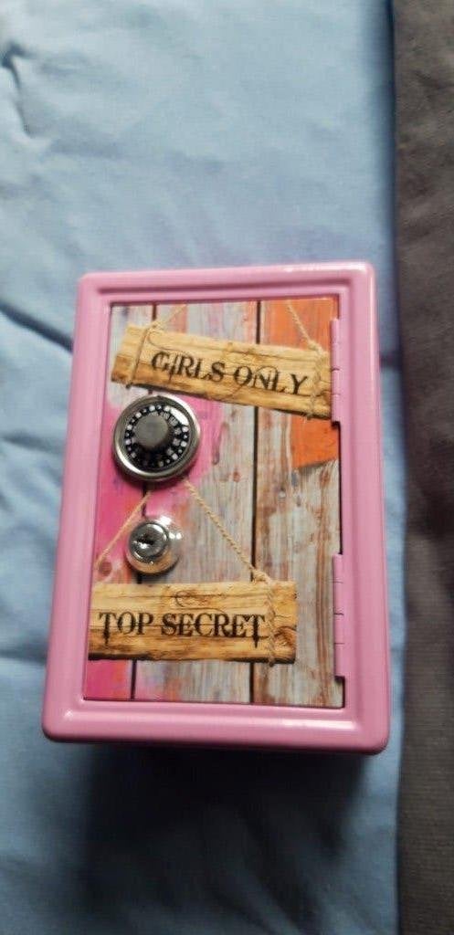 Roze kinderkluisje met sleutels en cijferslot, Ophalen of Verzenden, Zo goed als nieuw, Babypop