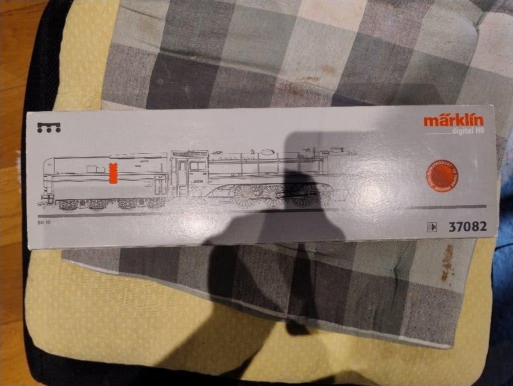 Märklin 37082 – Rode Stoomlocomotief BR 10 001 DB, Wisselstroom, Locomotief, Nieuw, Ophalen of Verzenden