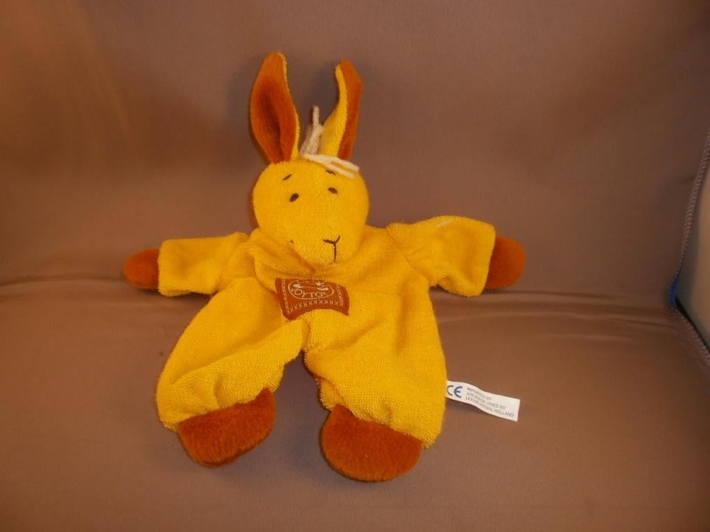joytoy Jurjen de vries kangoeroe geel/bruin badstof 23 cm, Overige karakters, Overige typen, Ophalen of Verzenden, Zo goed als nieuw