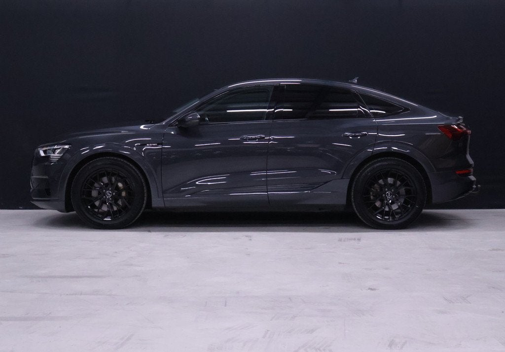 Audi e-tron Sportback 55 quattro edition 95 kWh [TREKHAAK, K, Auto's, Audi, Automaat, 131 €/maand, Stof, Zwart