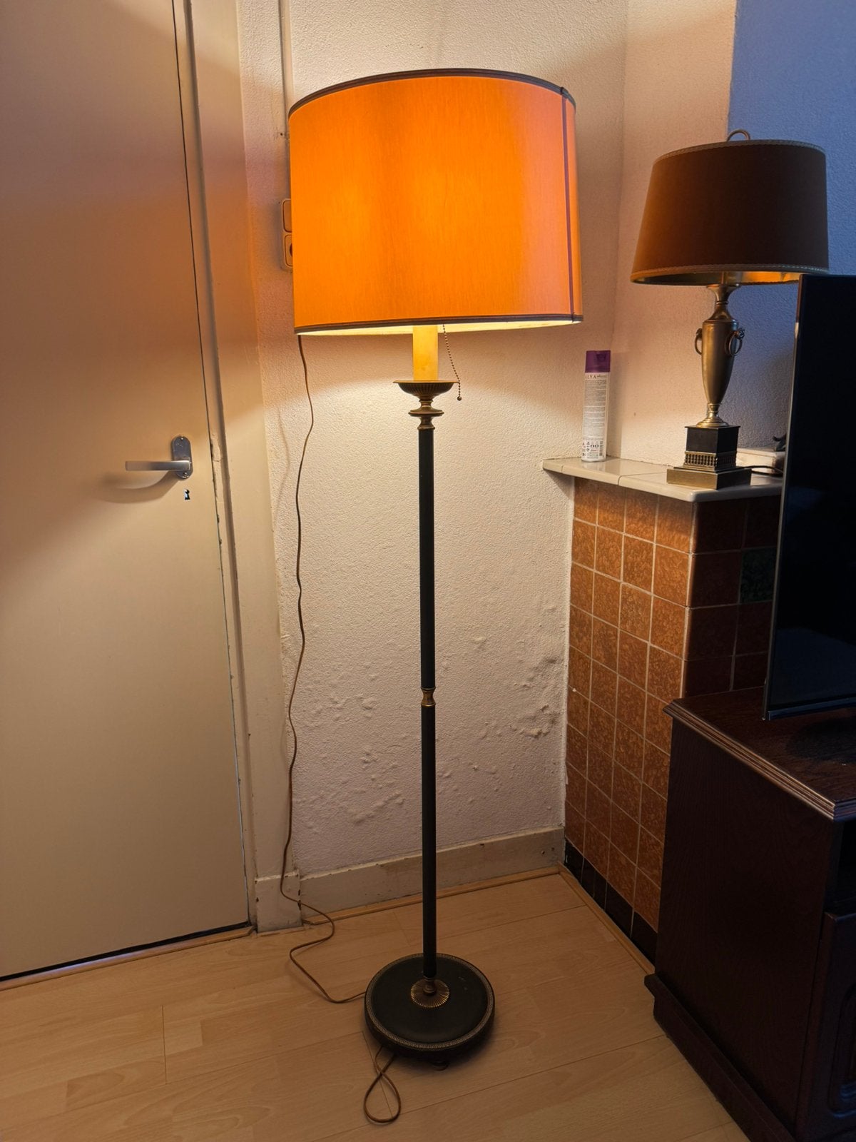 Vintage design vloerlamp – Zwart leer & messing – 164 cm, Ophalen