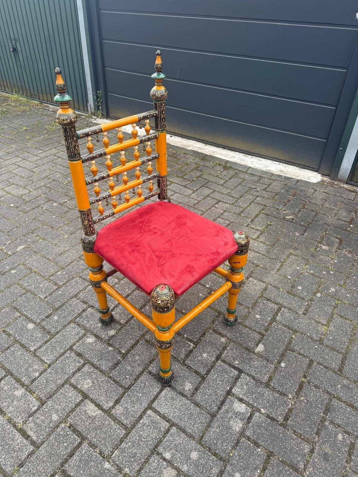 Unieke handgesneden Marokkaanse stoel met rood fluweel, Ophalen