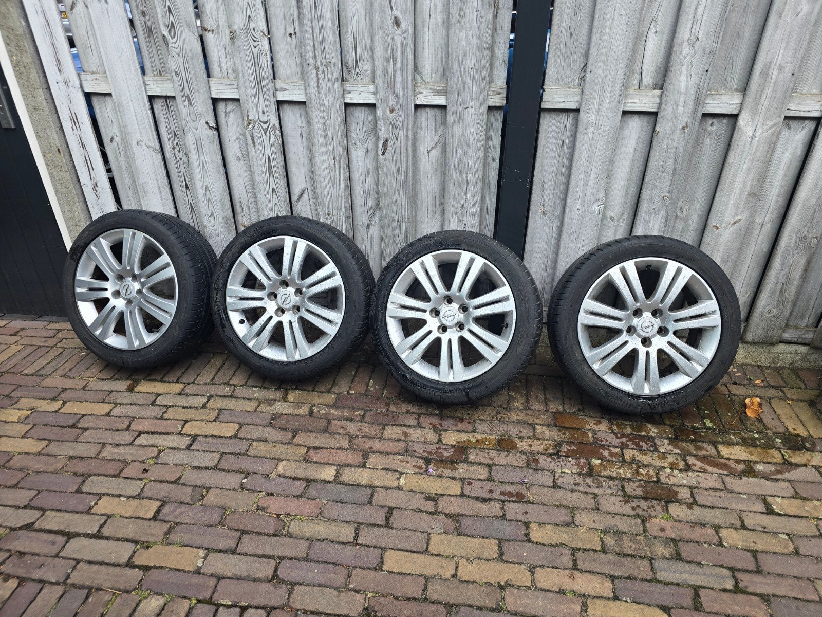 Nette 17 inch Opel velgen met Vredestein zomerbanden, Gebruikt, Banden en Velgen, 17 inch, Ophalen of Verzenden