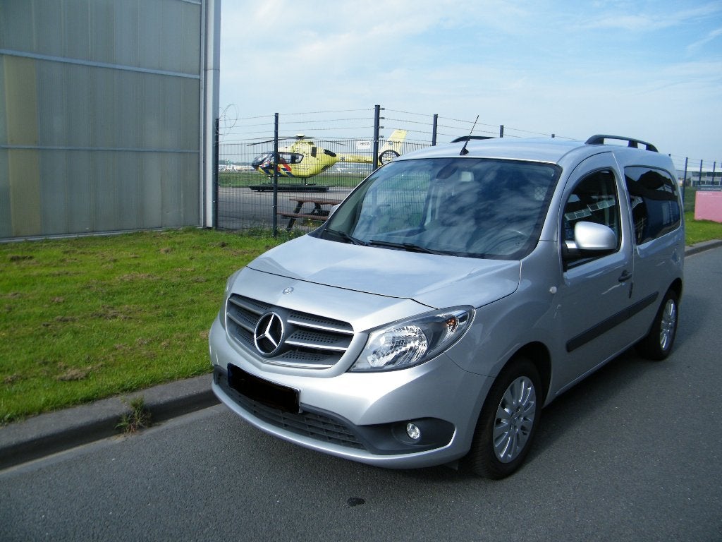 Mercedes Citan automaat {benzine}, 1328 kg, Euro 6, 4 cilinders, Lederen bekleding