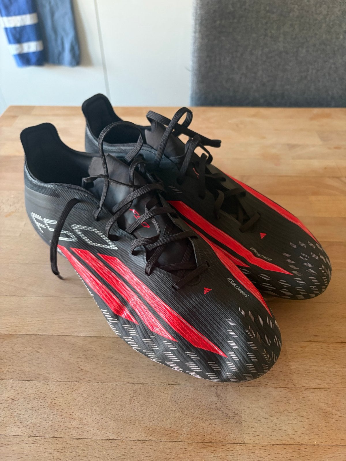 Adidas F50 Voetbalschoenen - Zwart/Rood, Ophalen, Maat XL, Schoenen, Zo goed als nieuw