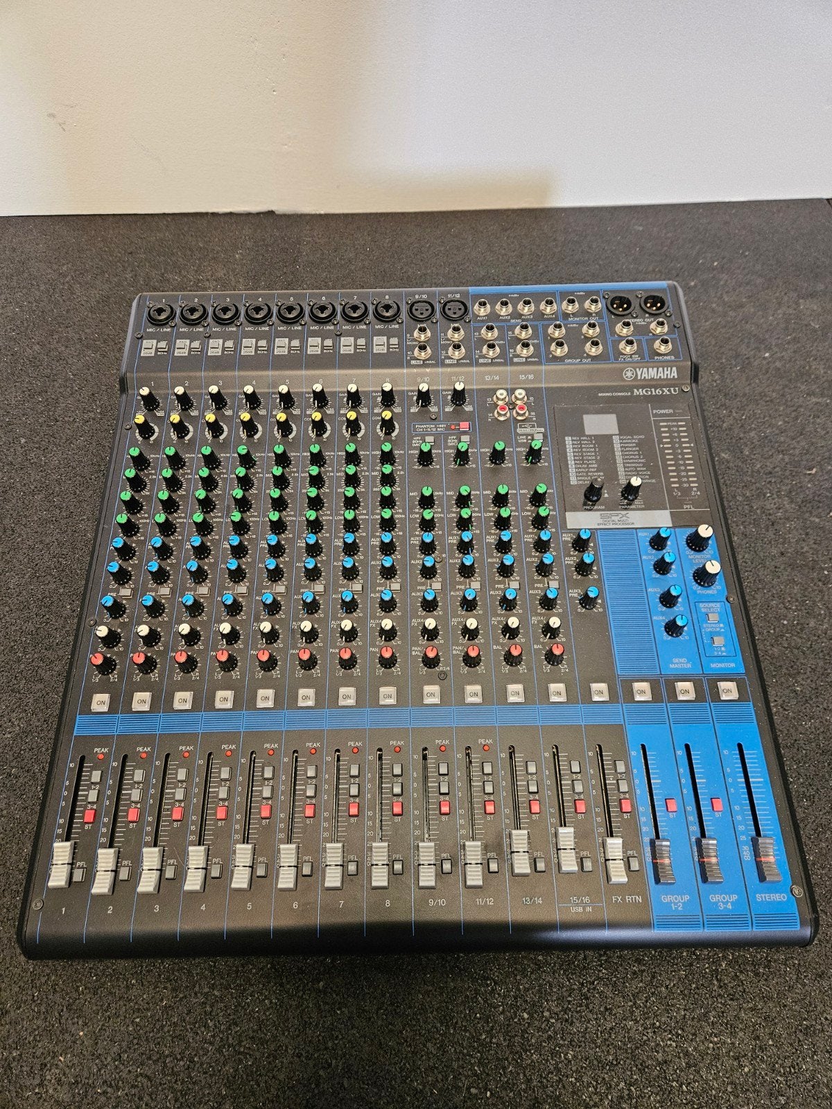 Yamaha MG16XU Mengpaneel - 16-kanaals mixer met effecten, Muziek en Instrumenten, Mengpanelen, Zo goed als nieuw, 10 tot 20 kanalen