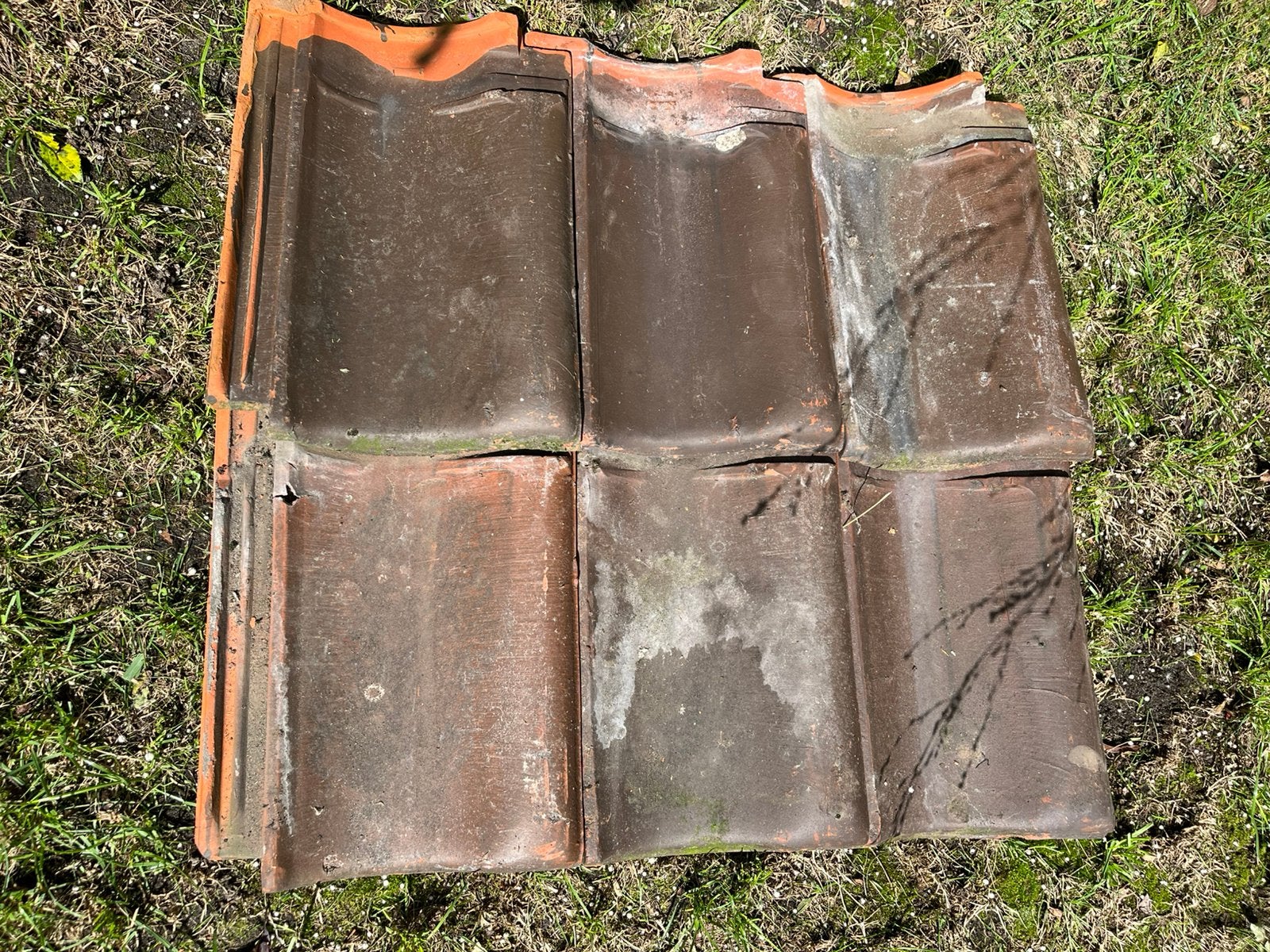 Goede VHV dakpannen ruim 100 stuks, Ophalen, Steen of Klei, 5 tot 10 m², Zo goed als nieuw