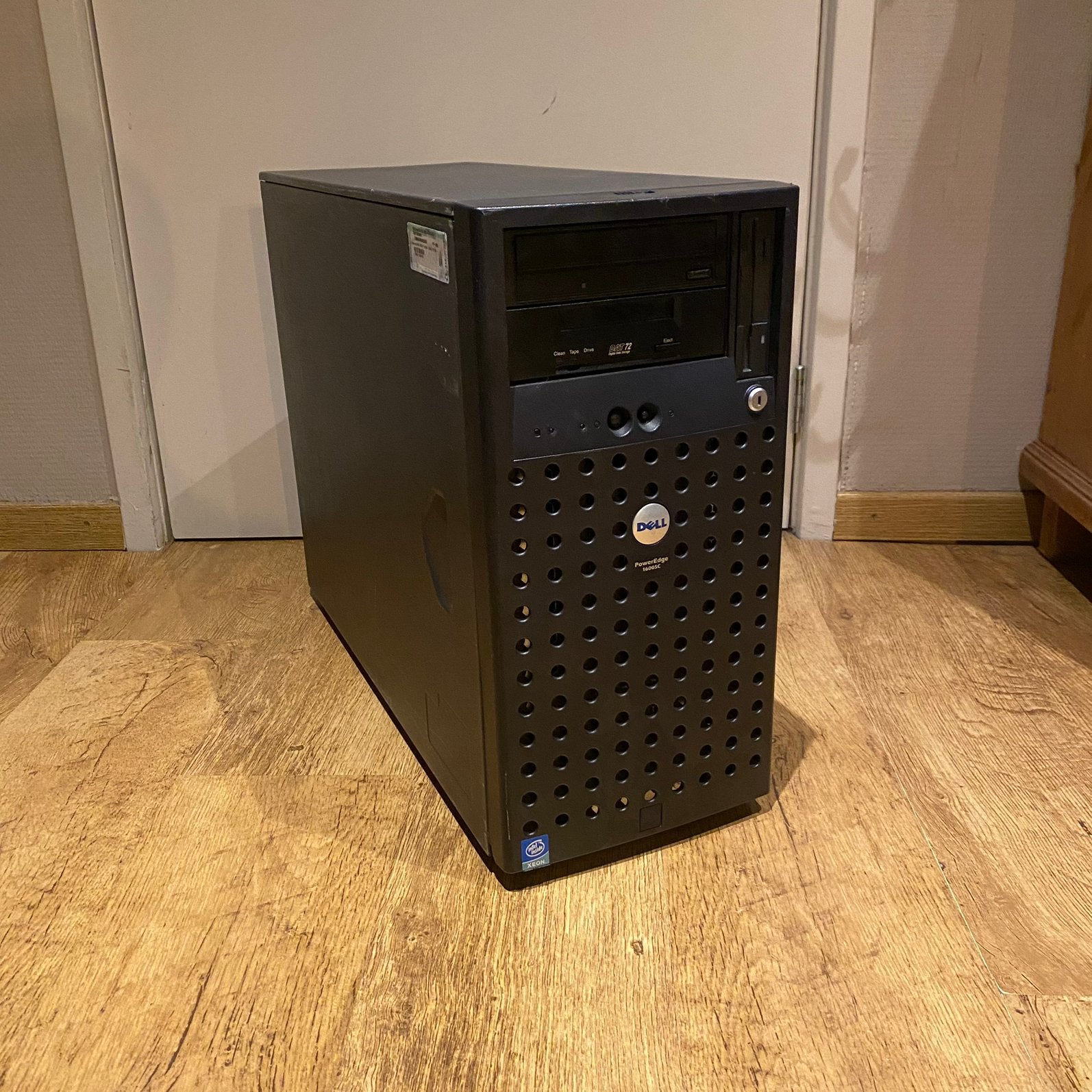 Dell PowerEdge 1600SC, Computers en Software, Servers, Gebruikt, 2 tot 3 Ghz, Minder dan 4 GB, Hot swappable onderdelen, Ophalen of Verzenden